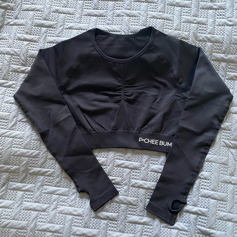 Black gym long sleeve crop top